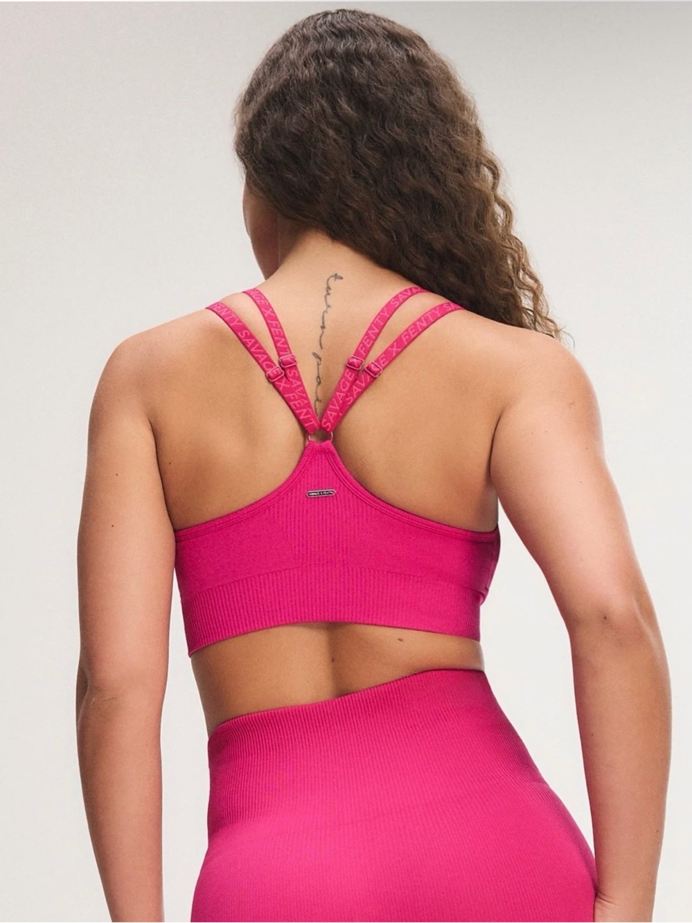 🌟HP🌟 SAVAGEXFENTY 🩷 Seamless Longline Sports Bra & Ribbed High-Waist Legging Set - Picture 3 of 7